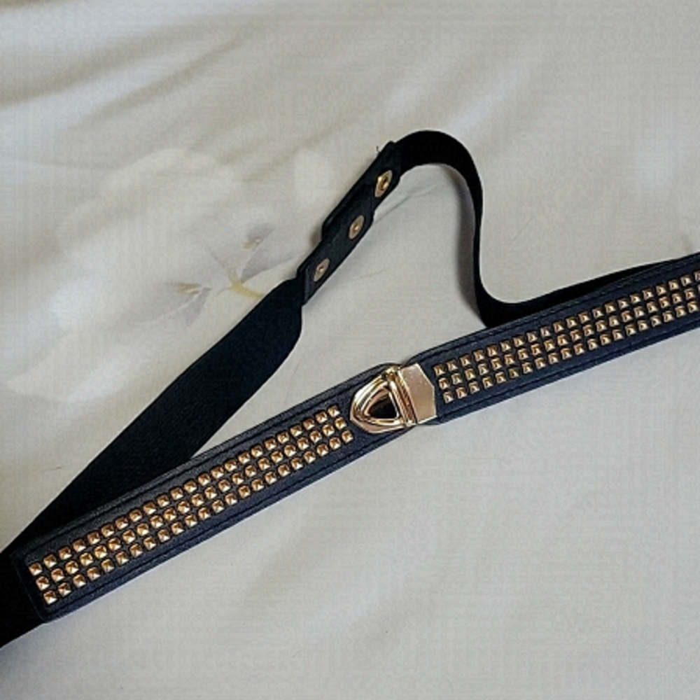 Women black and gold stretch waist belt